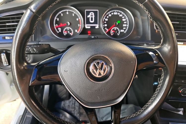 Used Volkswagen Golf 2017 230TSI Automatic Comfort Edition – Celebrating Milestone of One Million Units Steering Wheel