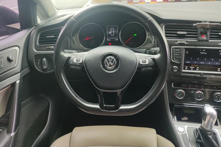 Used Volkswagen Golf 2017 230TSI Automatic Luxury Million-Vehicle Commemorative Edition Steering Wheel