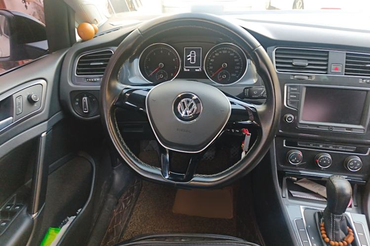 Used Volkswagen Golf 2017 230TSI Automatic Comfort Edition – Celebrating Milestone of One Million Units Steering Wheel