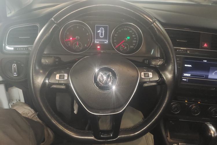 Used Volkswagen Golf 2017 230TSI Automatic Comfort Edition – Celebrating Milestone of One Million Units Steering Wheel