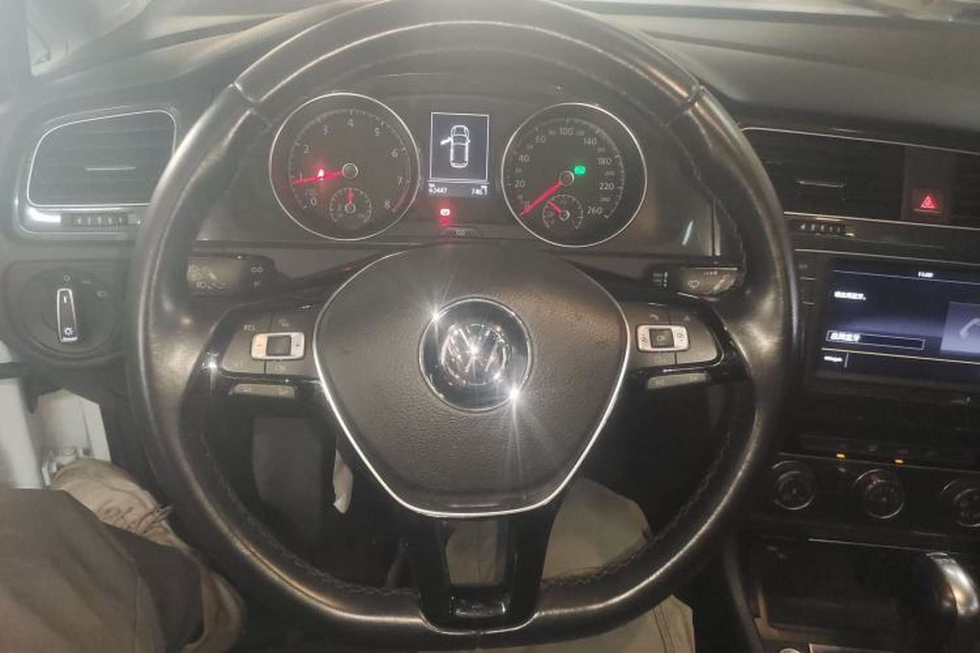 Used Volkswagen Golf 2017 230TSI Automatic Comfort Edition – Celebrating Milestone of One Million Units Steering Wheel