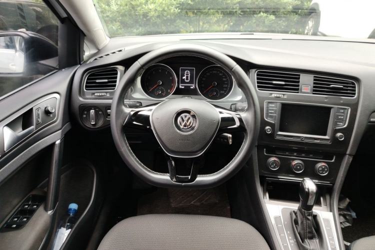 Used Volkswagen Golf 2017 1.6L Automatic Comfort Million-Vehicle Anniversary Edition Steering Wheel