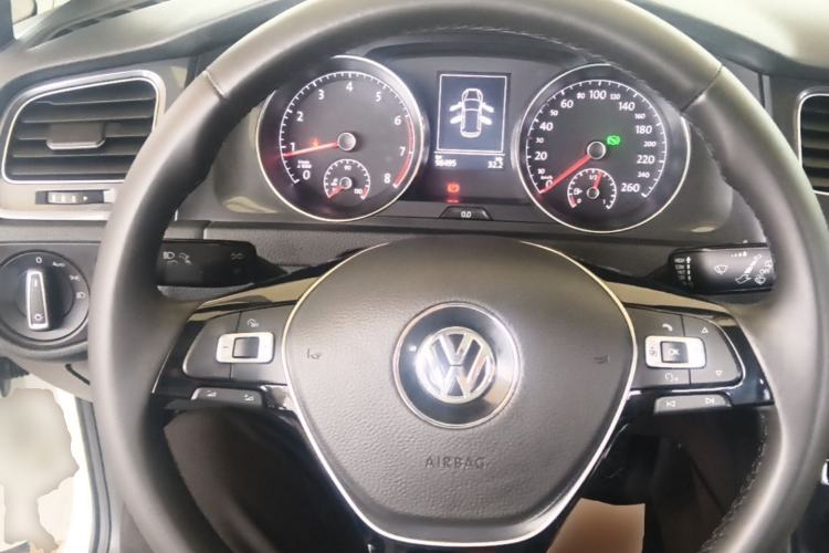 Used Volkswagen Golf 2017 230TSI Automatic Luxury Million-Vehicle Commemorative Edition Steering Wheel