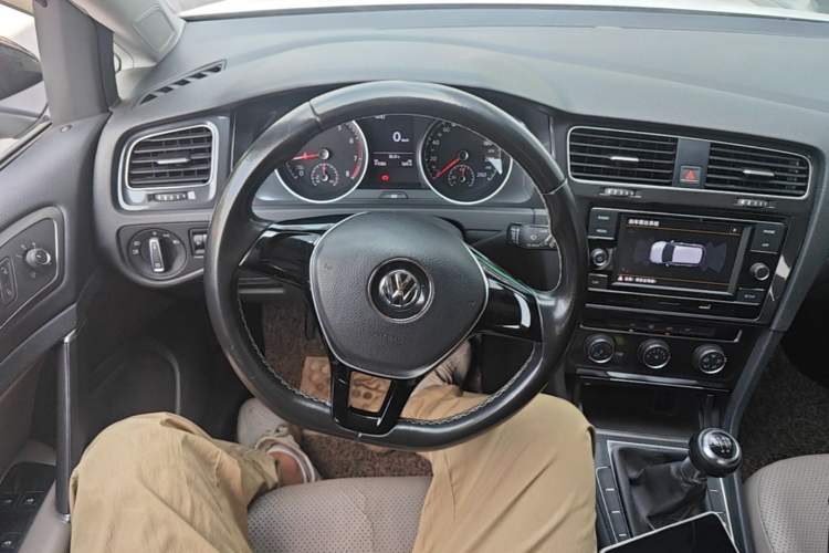 Used Volkswagen Golf 2017 230TSI Manual Comfort Edition – Celebrating Milestone of One Million Units Steering Wheel