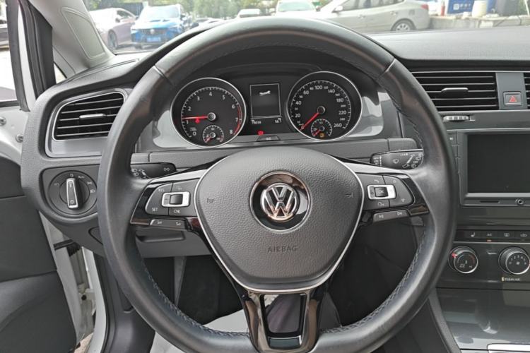 Used Volkswagen Golf 2017 230TSI Automatic Luxury Million-Vehicle Commemorative Edition Steering Wheel