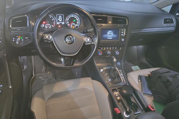 Used Volkswagen Golf 2017 230TSI Automatic Luxury Million-Vehicle Commemorative Edition Steering Wheel