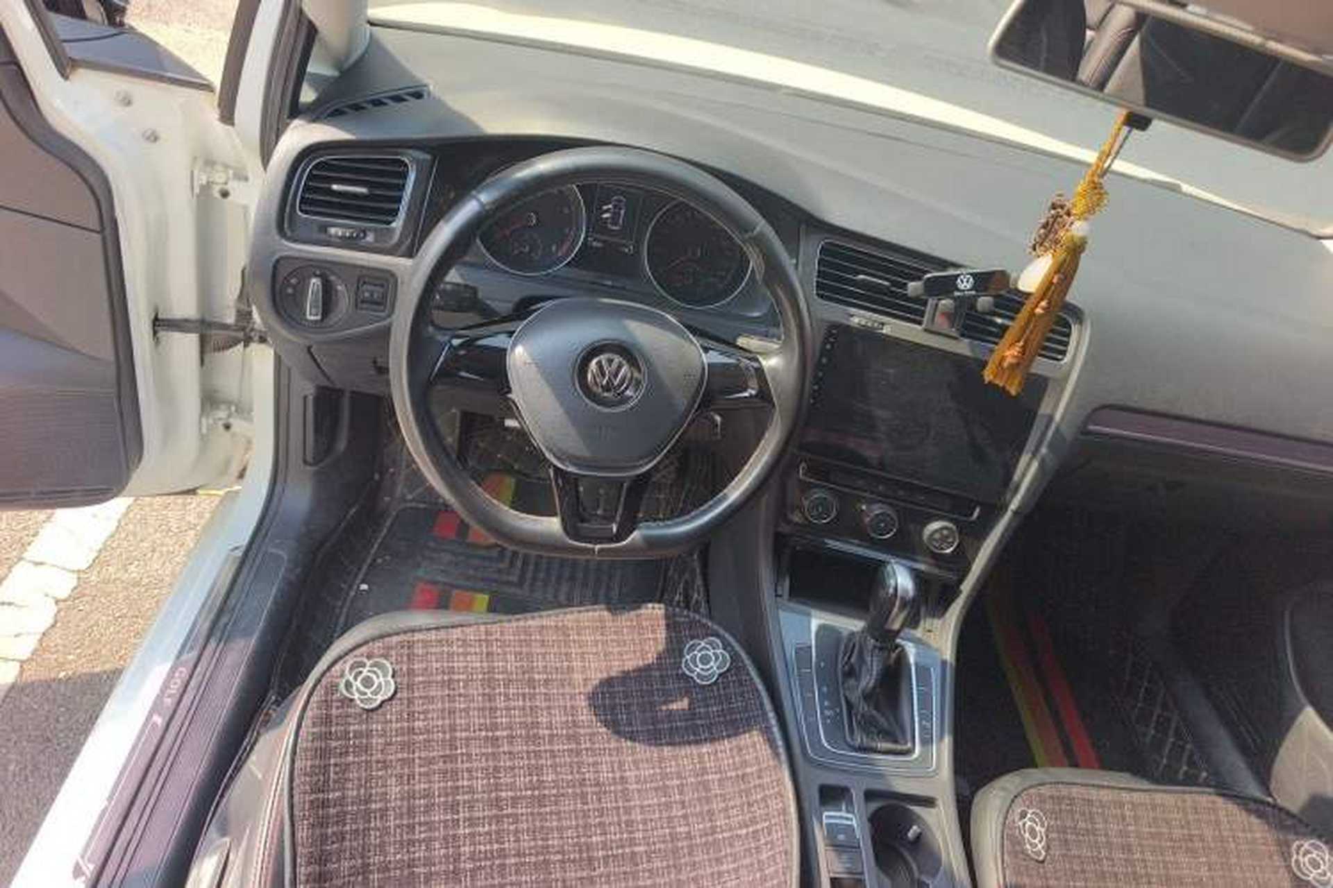 Used Volkswagen Golf 2017 1.6L Automatic Comfort Million-Vehicle Anniversary Edition Steering Wheel