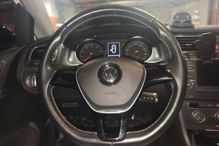 Used Volkswagen Golf 2017 230TSI Automatic Comfort Edition – Celebrating Milestone of One Million Units Steering Wheel