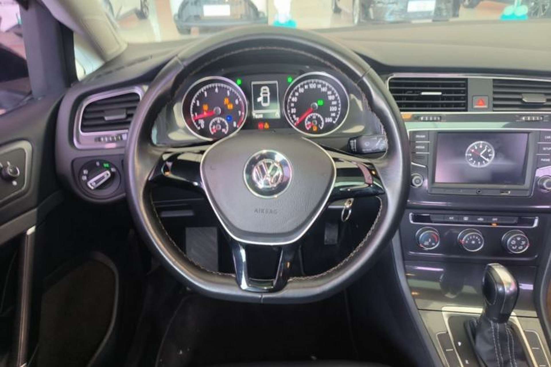 Used Volkswagen Golf 2017 230TSI Automatic Comfort Edition – Celebrating Milestone of One Million Units Steering Wheel