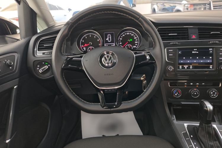 Used Volkswagen Golf 2017 1.6L Automatic Comfort Million-Vehicle Anniversary Edition Steering Wheel