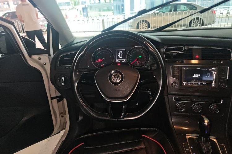Used Volkswagen Golf 2017 1.6L Automatic Comfort Million-Vehicle Anniversary Edition Steering Wheel