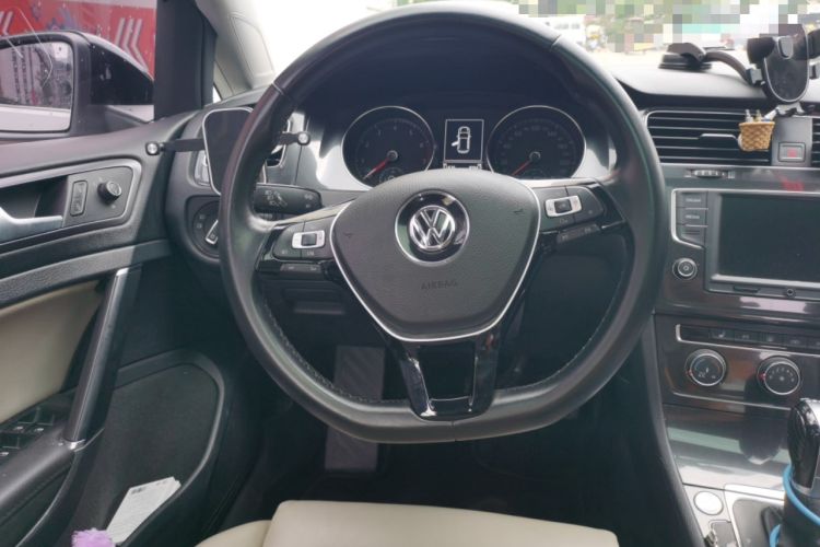 Used Volkswagen Golf 2017 230TSI Automatic Luxury Million-Vehicle Commemorative Edition Steering Wheel