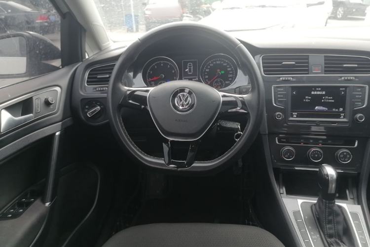 Used Volkswagen Golf 2017 1.6L Automatic Comfort Million-Vehicle Anniversary Edition Steering Wheel