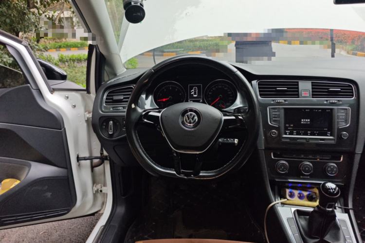 Used Volkswagen Golf 2017 230TSI Manual Comfort Edition – Celebrating Milestone of One Million Units Steering Wheel