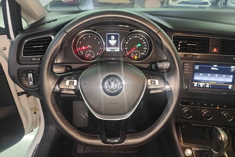 Used Volkswagen Golf 2017 230TSI Automatic Luxury Million-Vehicle Commemorative Edition Steering Wheel