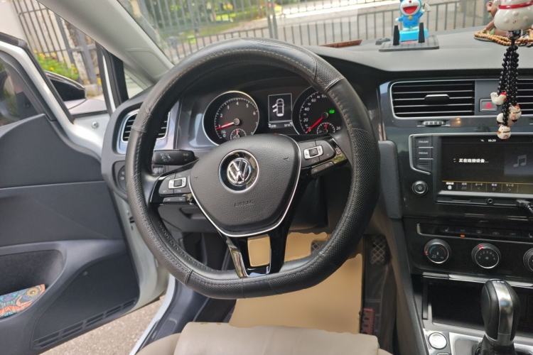 Used Volkswagen Golf 2017 230TSI Automatic Luxury Million-Vehicle Commemorative Edition Steering Wheel