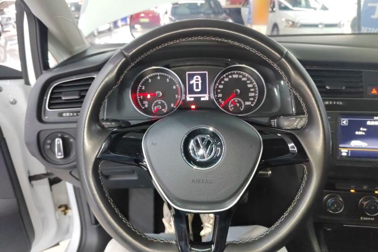 Used Volkswagen Golf 2017 230TSI Manual Comfort Edition – Celebrating Milestone of One Million Units Steering Wheel