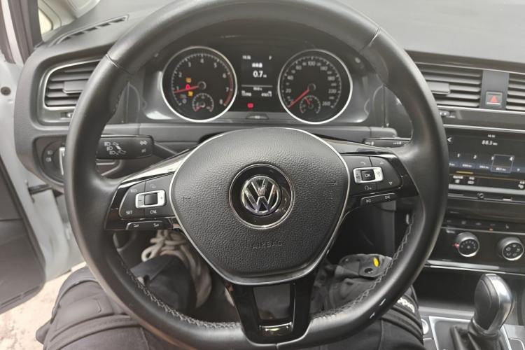 Used Volkswagen Golf 2017 230TSI Automatic Luxury Million-Vehicle Commemorative Edition Steering Wheel