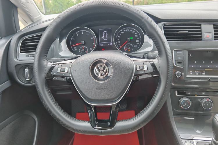 Used Volkswagen Golf 2017 230TSI Automatic Luxury Million-Vehicle Commemorative Edition Steering Wheel