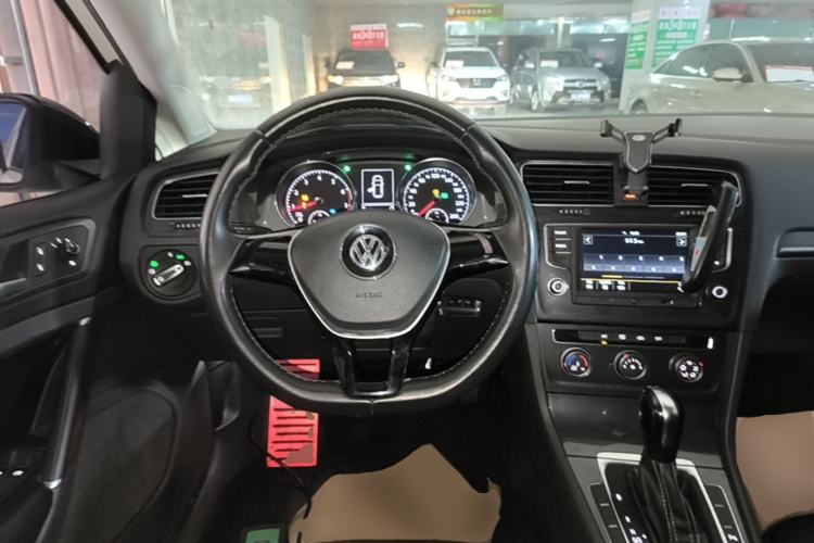 Used Volkswagen Golf 2017 1.6L Automatic Comfort Million-Vehicle Anniversary Edition Steering Wheel