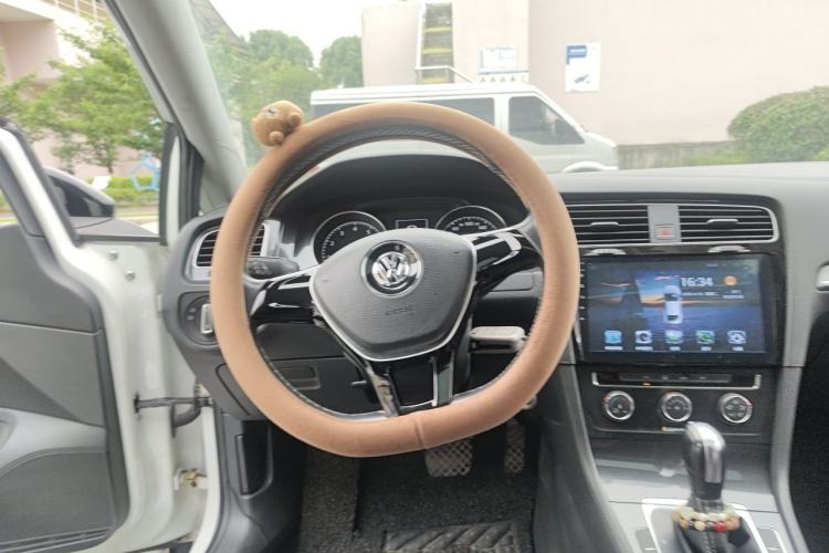 Used Volkswagen Golf 2017 1.6L Automatic Comfort Million-Vehicle Anniversary Edition Steering Wheel
