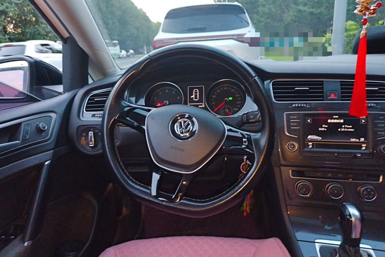 Used Volkswagen Golf 2017 1.6L Automatic Comfort Million-Vehicle Anniversary Edition Steering Wheel