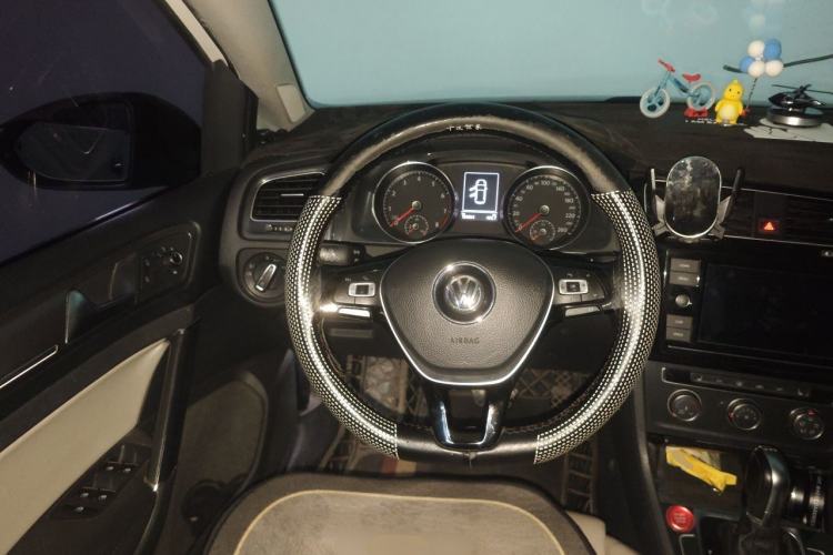 Used Volkswagen Golf 2017 230TSI Automatic Luxury Million-Vehicle Commemorative Edition Steering Wheel