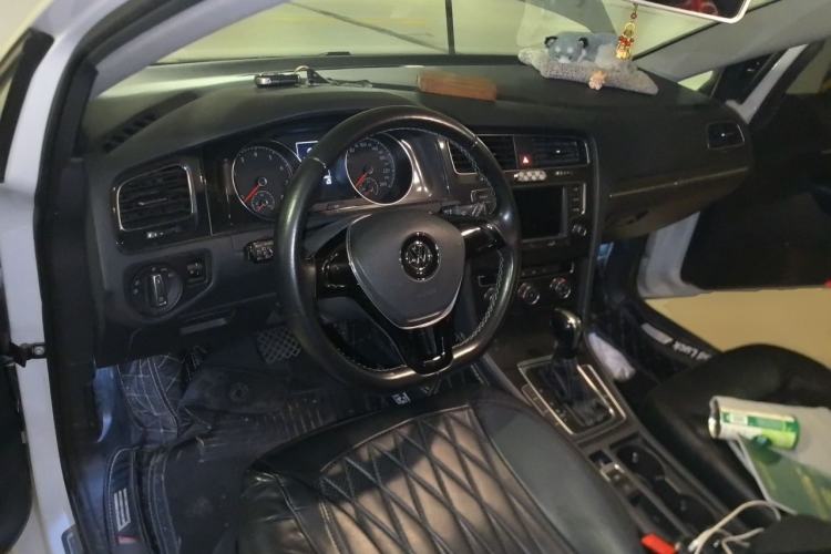 Used Volkswagen Golf 2017 1.6L Automatic Comfort Million-Vehicle Anniversary Edition Steering Wheel