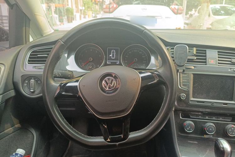 Used Volkswagen Golf 2017 1.6L Automatic Comfort Million-Vehicle Anniversary Edition Steering Wheel