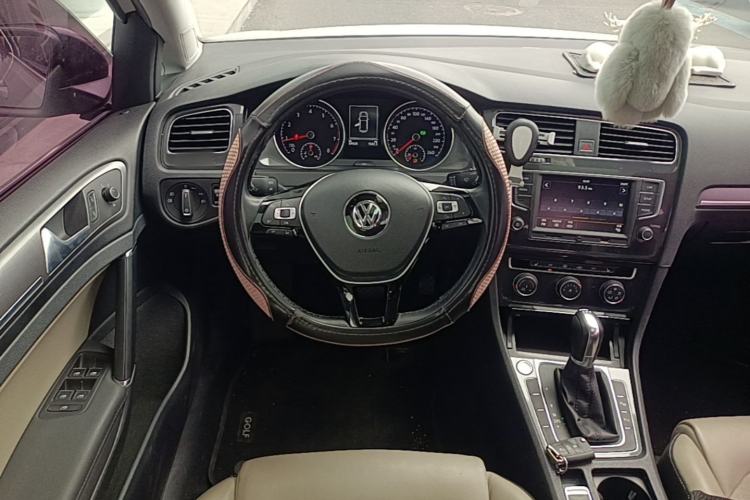Used Volkswagen Golf 2017 230TSI Automatic Luxury Million-Vehicle Commemorative Edition Steering Wheel