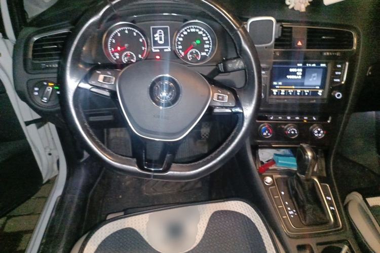 Used Volkswagen Golf 2017 230TSI Automatic Luxury Million-Vehicle Commemorative Edition Steering Wheel