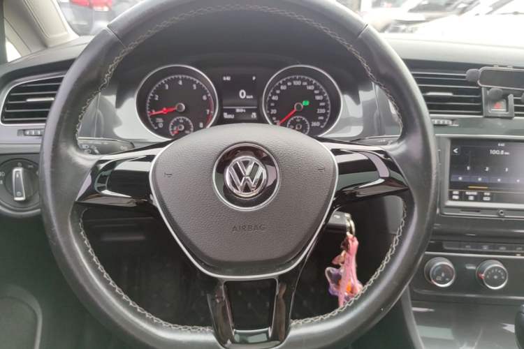 Used Volkswagen Golf 2017 1.6L Automatic Comfort Million-Vehicle Anniversary Edition Steering Wheel