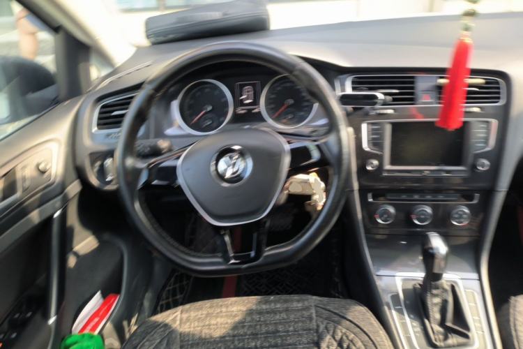 Used Volkswagen Golf 2017 230TSI Automatic Comfort Edition – Celebrating Milestone of One Million Units Steering Wheel