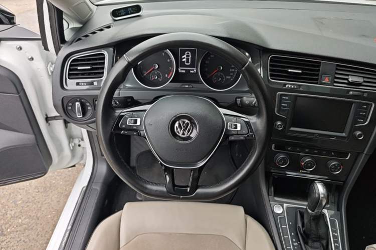 Used Volkswagen Golf 2017 230TSI Automatic Luxury Million-Vehicle Commemorative Edition Steering Wheel