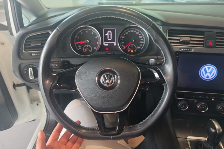 Used Volkswagen Golf 2017 1.6L Automatic Comfort Million-Vehicle Anniversary Edition Steering Wheel