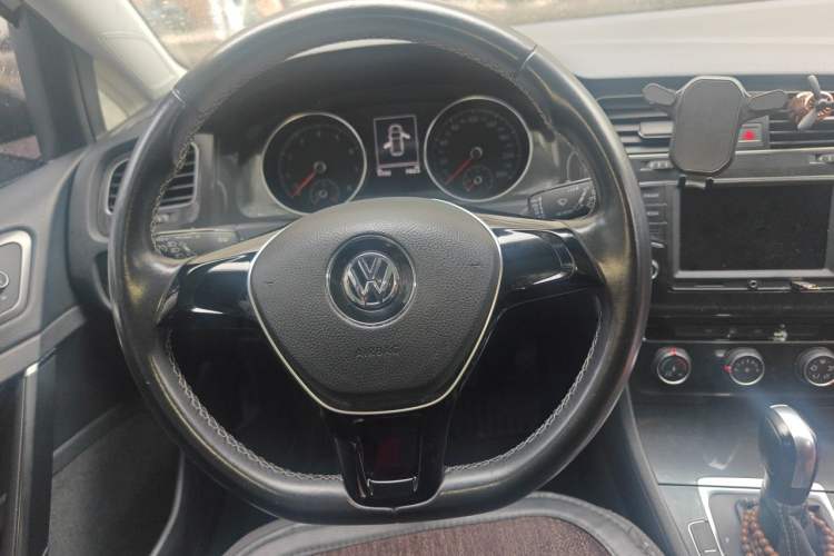 Used Volkswagen Golf 2017 1.6L Automatic Comfort Million-Vehicle Anniversary Edition Steering Wheel