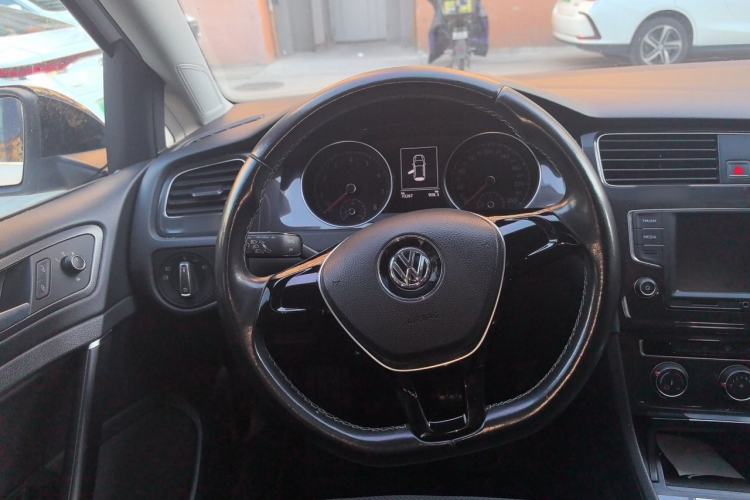 Used Volkswagen Golf 2017 1.6L Automatic Comfort Million-Vehicle Anniversary Edition Steering Wheel
