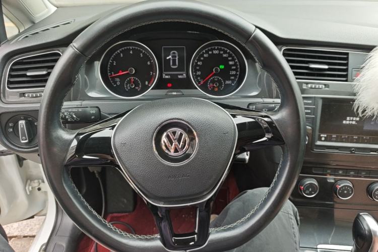 Used Volkswagen Golf 2017 1.6L Automatic Comfort Million-Vehicle Anniversary Edition Steering Wheel