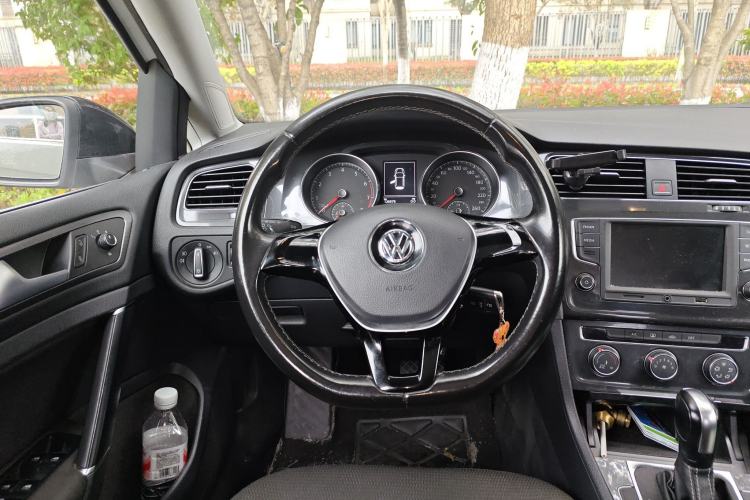 Used Volkswagen Golf 2017 1.6L Automatic Comfort Million-Vehicle Anniversary Edition Steering Wheel