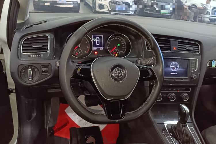 Used Volkswagen Golf 2017 1.6L Automatic Comfort Million-Vehicle Anniversary Edition Steering Wheel