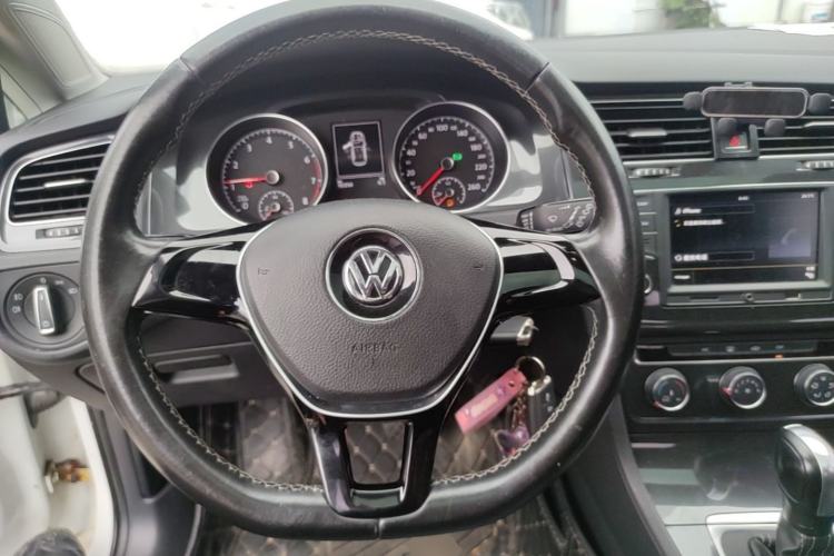 Used Volkswagen Golf 2017 1.6L Automatic Comfort Million-Vehicle Anniversary Edition Steering Wheel
