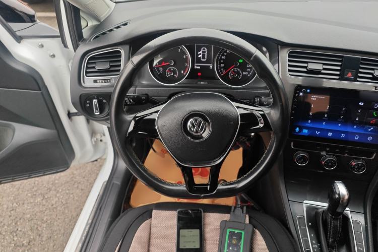 Used Volkswagen Golf 2017 1.6L Automatic Comfort Million-Vehicle Anniversary Edition Steering Wheel