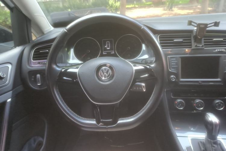 Used Volkswagen Golf 2017 230TSI Automatic Comfort Edition – Celebrating Milestone of One Million Units Steering Wheel