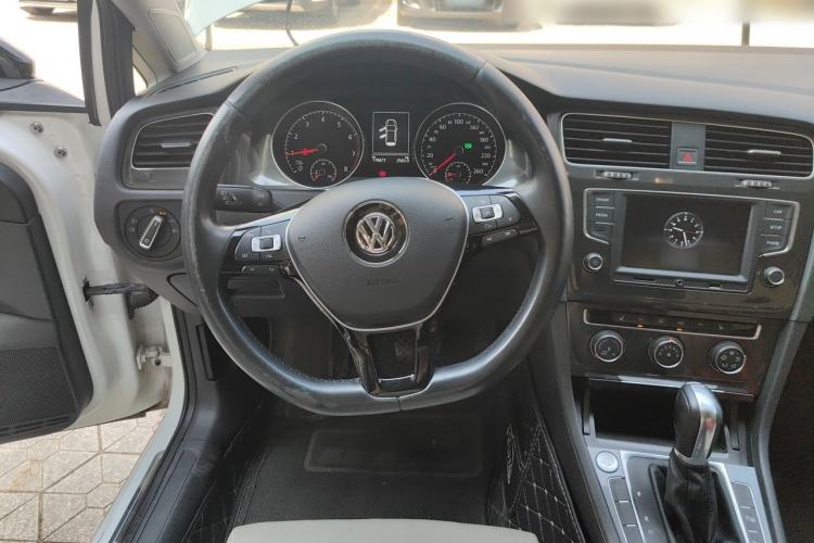 Used Volkswagen Golf 2017 230TSI Automatic Luxury Million-Vehicle Commemorative Edition Steering Wheel