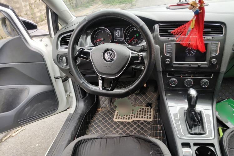 Used Volkswagen Golf 2017 1.6L Automatic Comfort Million-Vehicle Anniversary Edition Steering Wheel