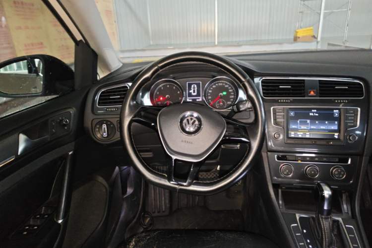 Used Volkswagen Golf 2017 1.6L Automatic Comfort Million-Vehicle Anniversary Edition Steering Wheel