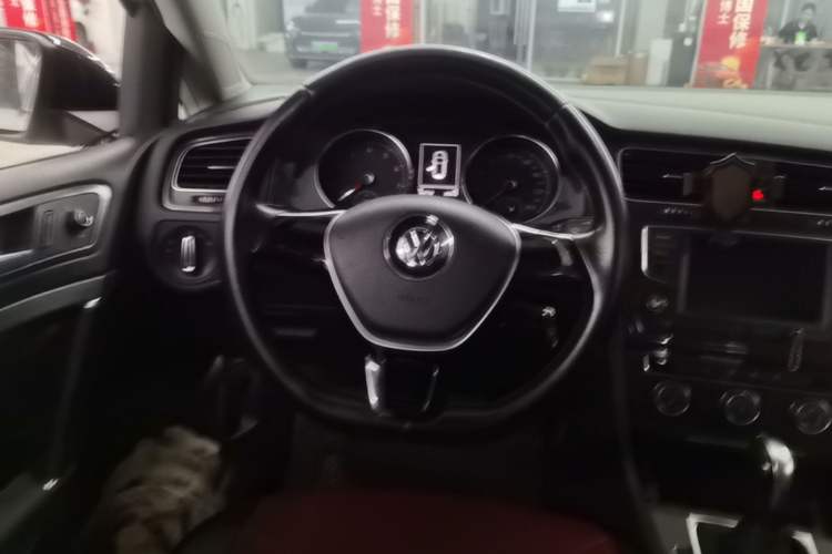 Used Volkswagen Golf 2017 1.6L Automatic Comfort Million-Vehicle Anniversary Edition Steering Wheel