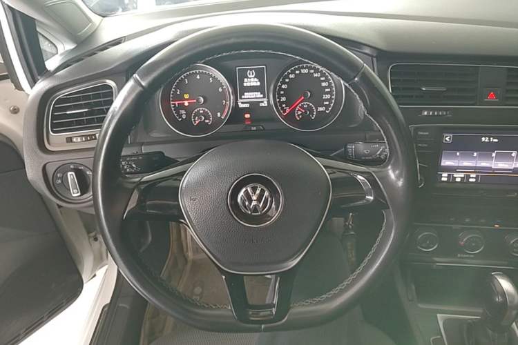 Used Volkswagen Golf 2017 1.6L Automatic Comfort Million-Vehicle Anniversary Edition Steering Wheel