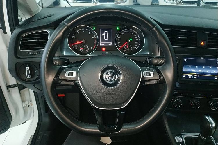 Used Volkswagen Golf 2017 230TSI Automatic Luxury Million-Vehicle Commemorative Edition Steering Wheel