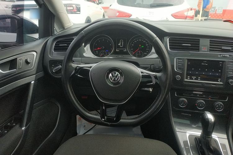 Used Volkswagen Golf 2017 230TSI Automatic Comfort Edition – Celebrating Milestone of One Million Units Steering Wheel